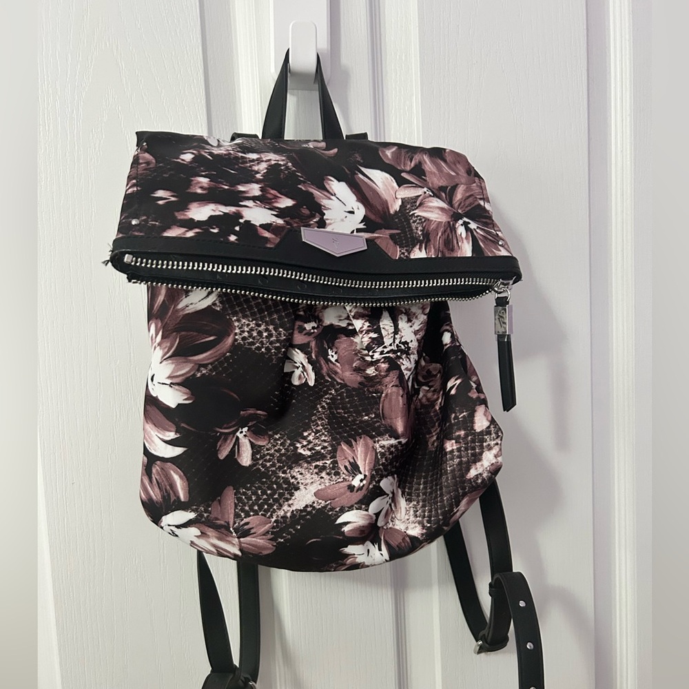 Used: Woman’s backpack | Simply Vera Vera Wang | Floral pattern